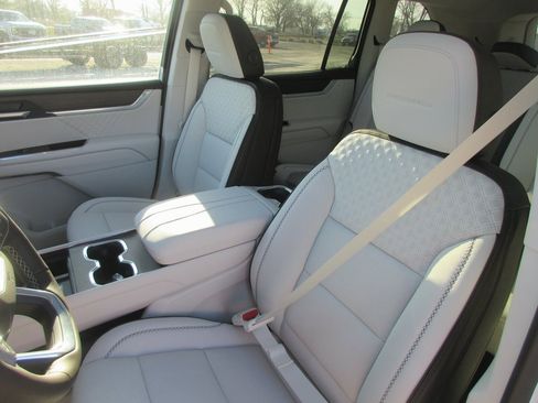 New 2026 GMC Acadia Denali w/ Super Cruise Package image 13