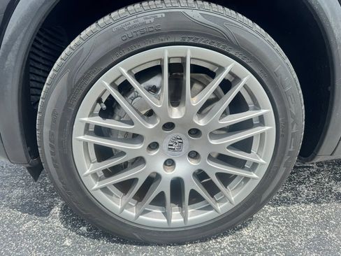 Used 2016 Porsche Cayenne S w/ Premium Plus Package AWD/4WD image 21