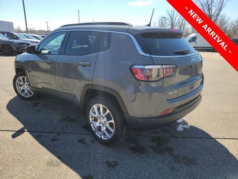 Used 2023 Jeep Compass Latitude image 5