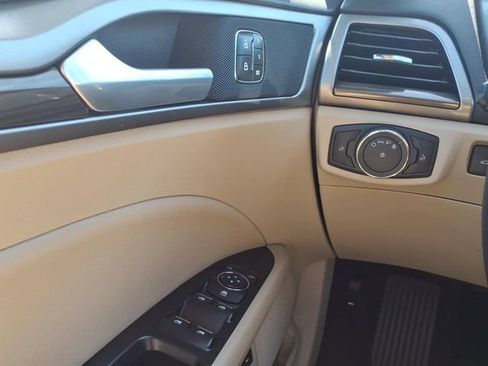 Used 2018 Ford Fusion Energi SE FWD image 21