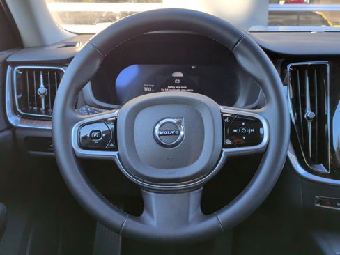 Used 2025 Volvo V60 B5 Cross Country Plus image 21