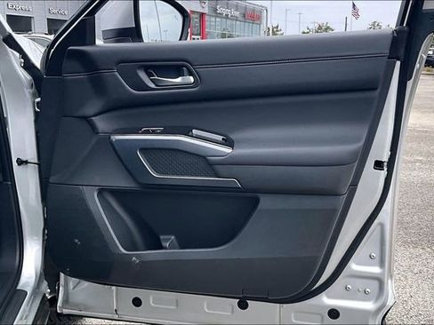 Certified 2025 Nissan Pathfinder SL w/ SL Premium Package image 27