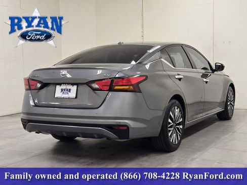 Used 2024 Nissan Altima 2.5 SV image 4