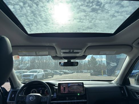 New 2026 Nissan Pathfinder SL image 27