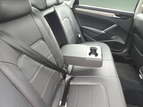 Used 2020 Volkswagen Passat 2.0T SE image 32