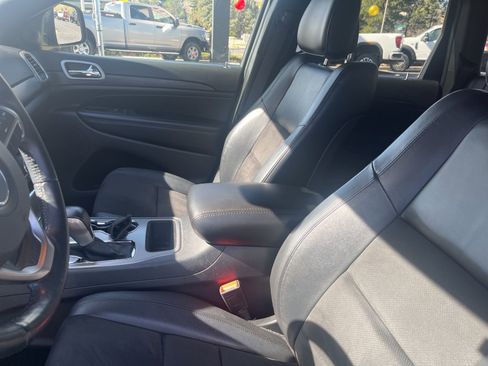 Used 2021 Jeep Grand Cherokee Laredo X image 10