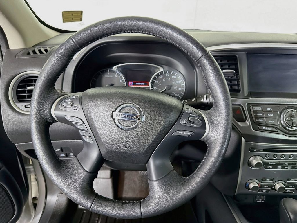 Used 2018 Nissan Pathfinder SL FWD image 13