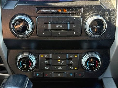 Used 2019 Ford F150 Lariat w/ Equipment Group 502A Luxury AWD/4WD image 28