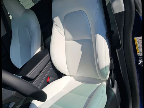 Used 2024 Tesla Model Y Performance AWD/4WD image 10