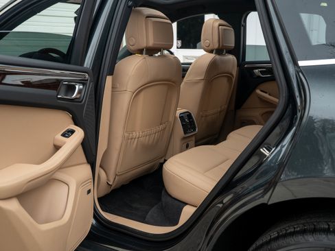 Certified 2025 Porsche Macan image 34