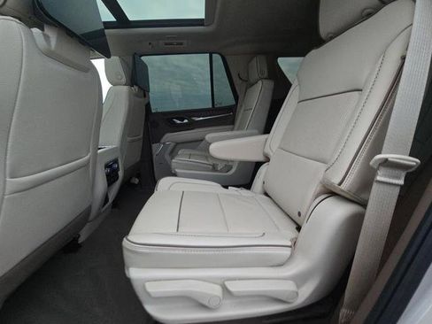 Used 2024 GMC Yukon Denali w/ Denali Reserve Package image 3