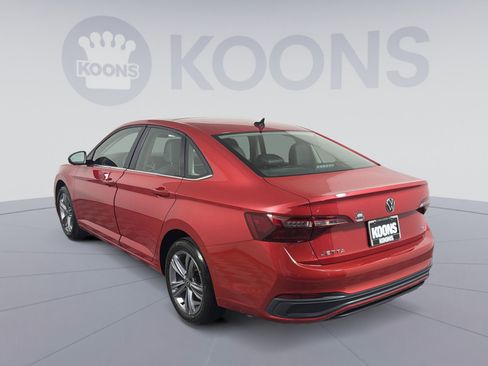 Used 2023 Volkswagen Jetta SE image 4