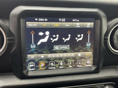Used 2023 Jeep Wrangler Unlimited Sahara w/ Cold Weather Group AWD/4WD image 18