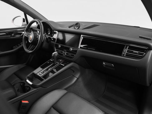 New 2026 Porsche Macan image 23