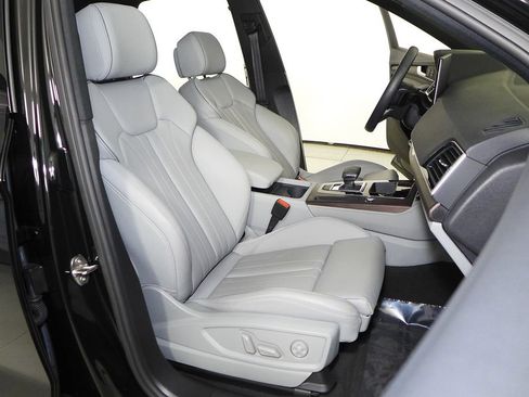 Used 2024 Audi Q5 e Premium Plus w/ Premium Plus Package image 19