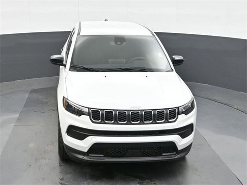 Used 2025 Jeep Compass Sport image 32