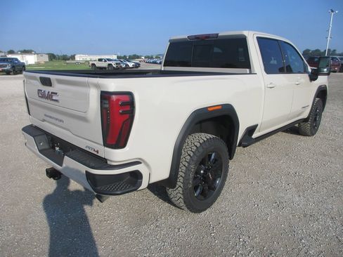 New 2026 GMC Sierra 2500 AT4 w/ AT4 Premium Plus Package AWD/4WD image 4