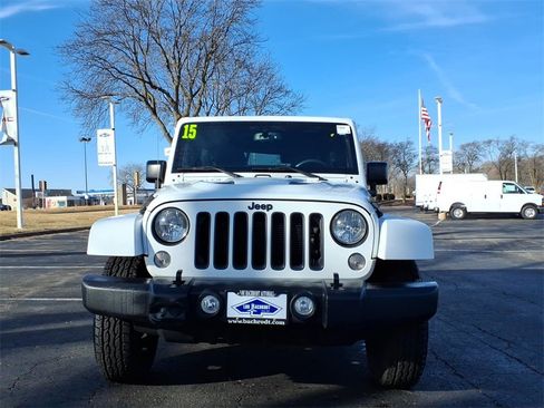 Used 2015 Jeep Wrangler Unlimited Sahara image 2
