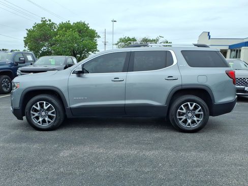 Used 2023 GMC Acadia SLT AWD/4WD image 4