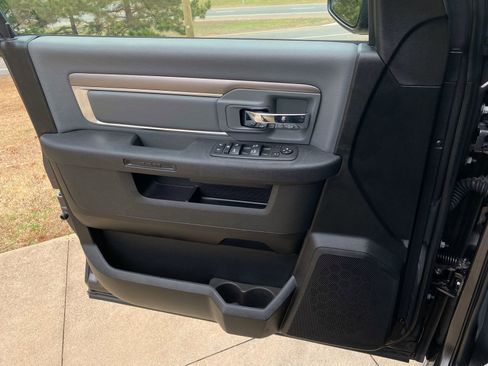 Used 2023 RAM 1500 Classic SLT image 28