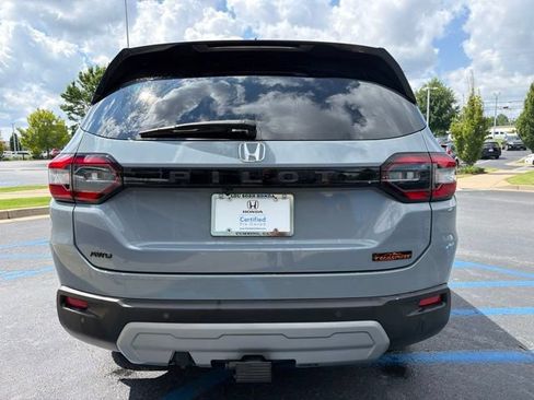 Certified 2025 Honda Pilot TrailSport image 8
