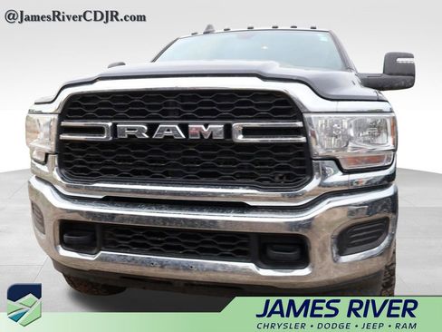 Used 2024 RAM 2500 Tradesman w/ Chrome Appearance Group image 7