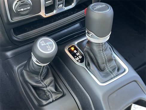 New 2025 Jeep Gladiator Sport image 25