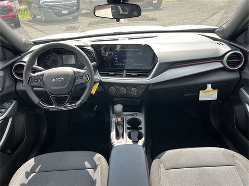 Used 2025 Chevrolet Trax RS w/ Driver Confidence Package image 18