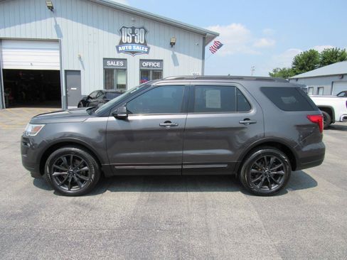 Used 2019 Ford Explorer XLT w/ Equipment Group 202A AWD/4WD image 3