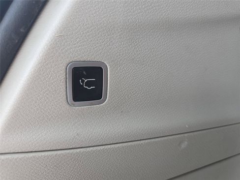 Used 2018 Chrysler Pacifica Touring-L w/ Advanced Safetytec Group FWD image 30
