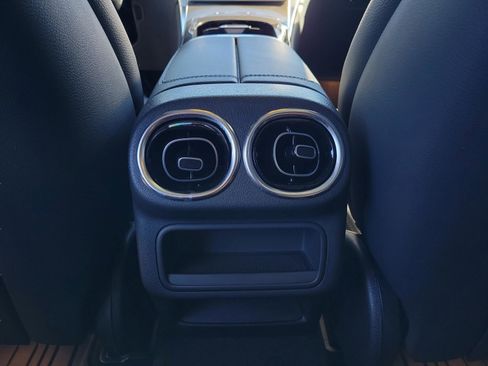 Used 2023 Mercedes-Benz GLC 300 image 10