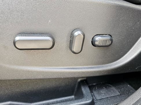 Used 2018 Ford Escape SE w/ SE Sport Appearance Package image 10