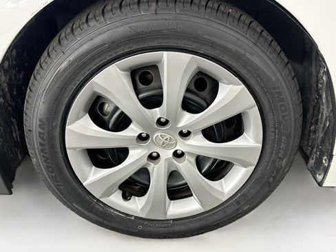 Used 2024 Toyota Corolla LE FWD image 11