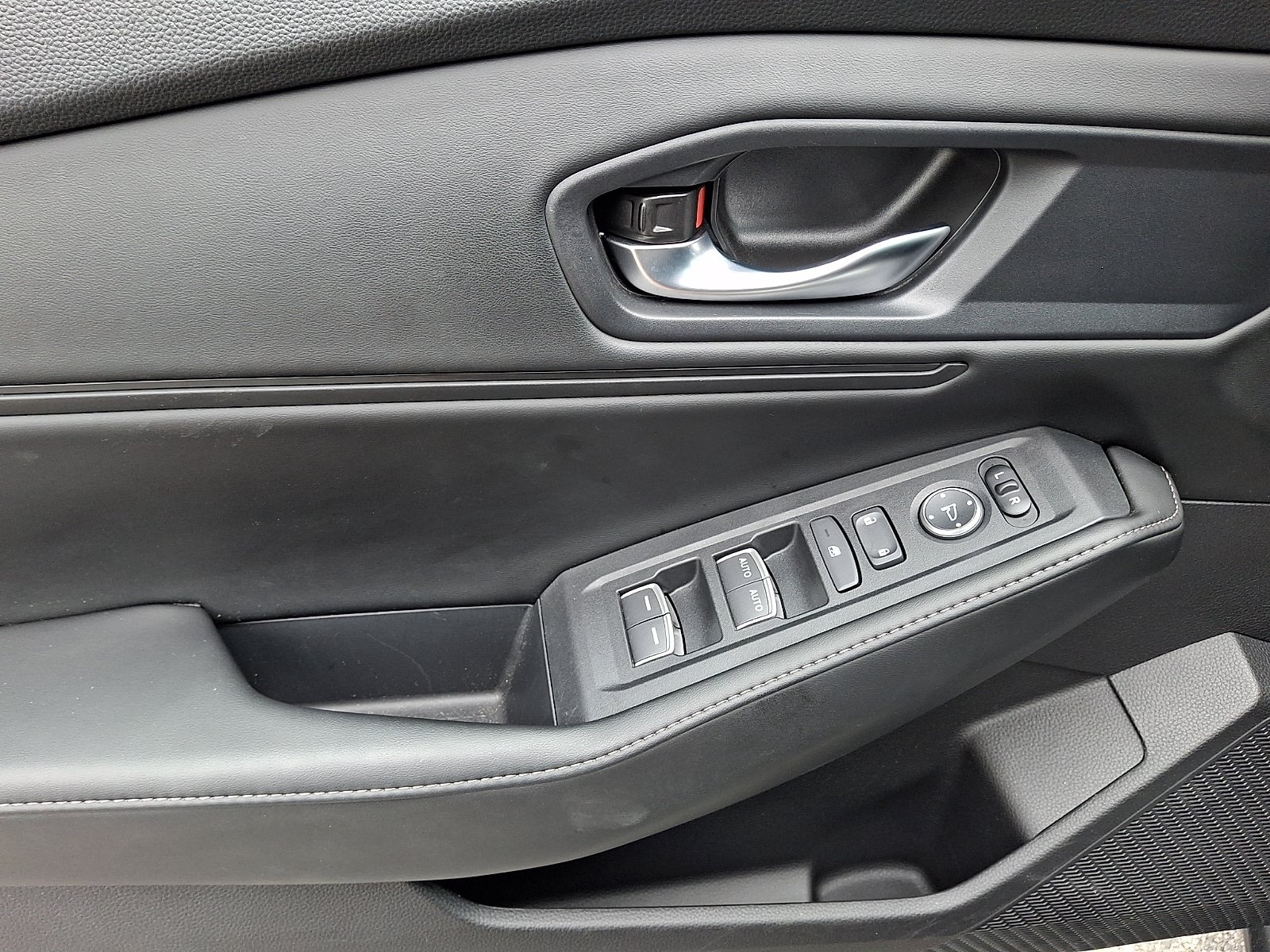 Used 2024 Honda Accord Sport image 12