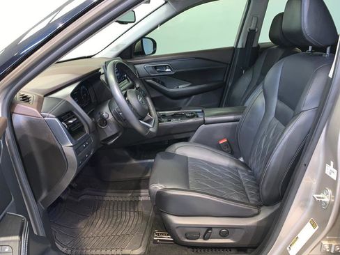 Used 2021 Nissan Rogue Platinum image 18