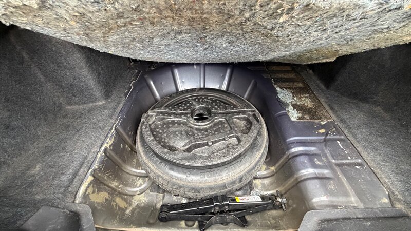 Used 2013 Ford Fiesta Titanium FWD image 20