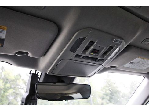 Used 2024 Toyota Highlander XLE FWD image 22