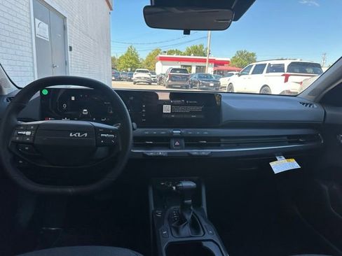 New 2025 Kia K4 EX image 3