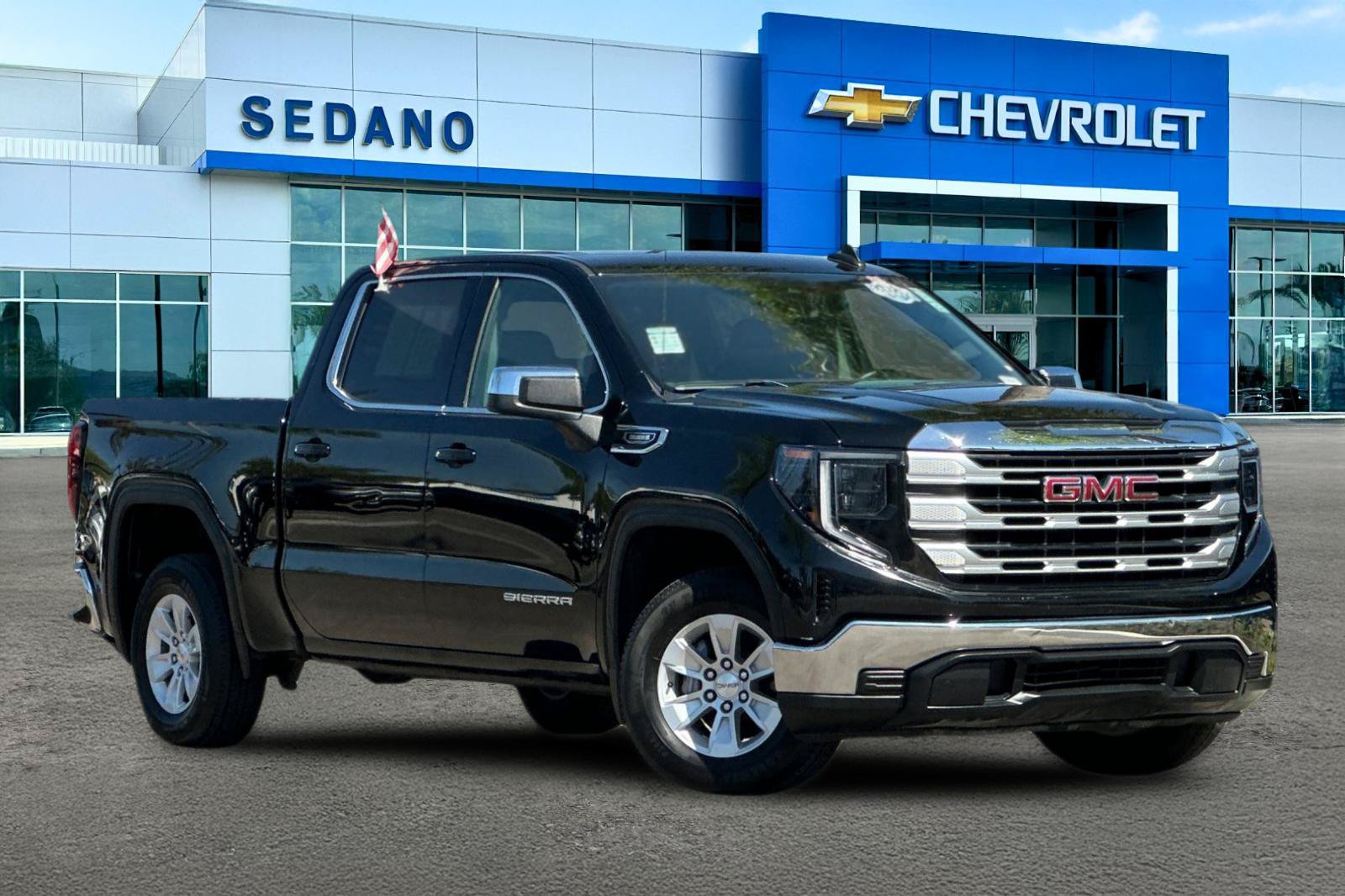 Used 2024 GMC Sierra 1500 SLE RWD image 2
