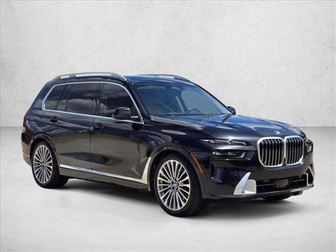 Used 2024 BMW X7 xDrive40i w/ Premium Package AWD/4WD image 3