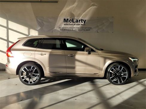 Certified 2023 Volvo XC60 B5 Ultimate w/ Climate Package image 2