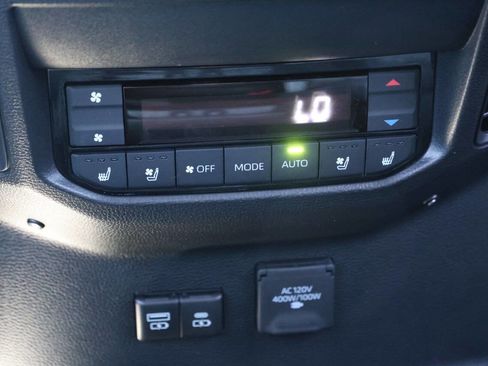 Used 2024 Toyota Sequoia Platinum AWD/4WD image 23