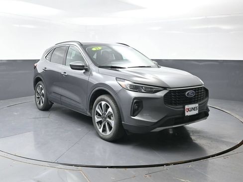 Used 2025 Ford Escape Platinum AWD/4WD image 6