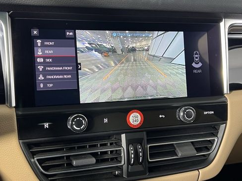 Used 2024 Porsche Macan w/ Premium Plus Package image 20