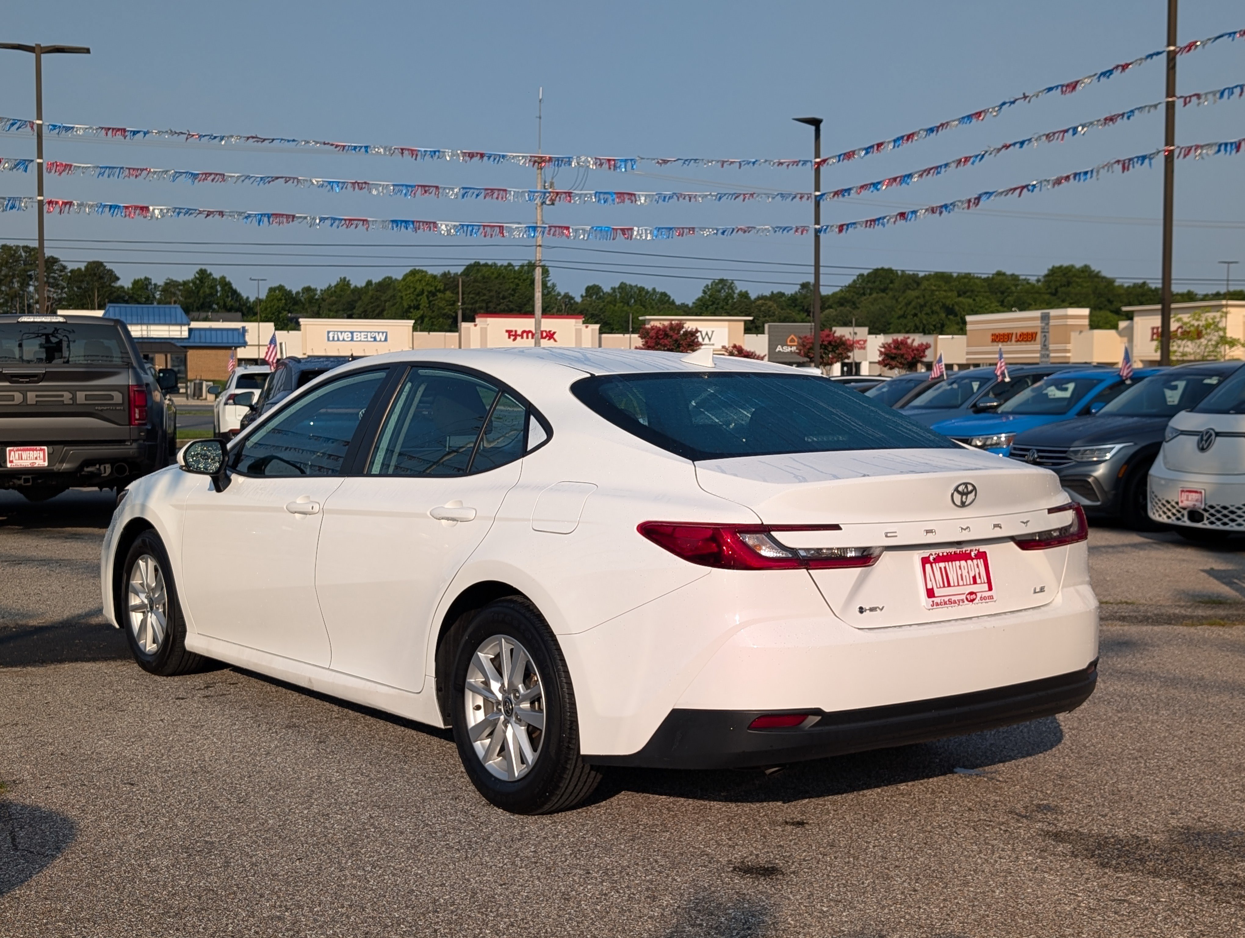 Used 2025 Toyota Camry LE FWD image 5
