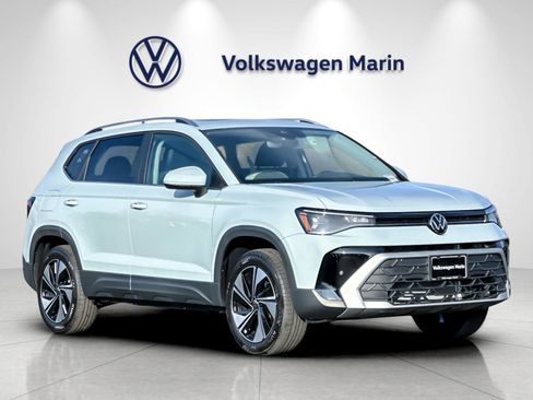 New 2026 Volkswagen Taos SE AWD/4WD image 7