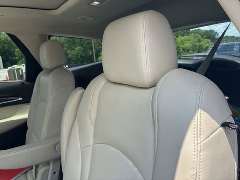 Used 2023 Buick Enclave Essence w/ Experience Buick Package FWD image 5