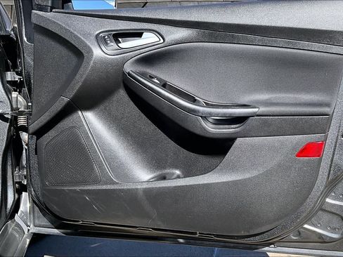 Used 2018 Ford Focus SE image 25