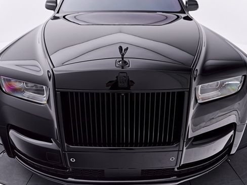 Used 2024 Rolls-Royce Phantom Sedan w/ The Phantom Package RWD image 18
