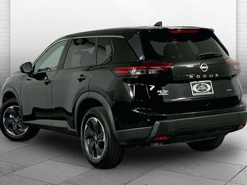 Used 2025 Nissan Rogue SV image 11